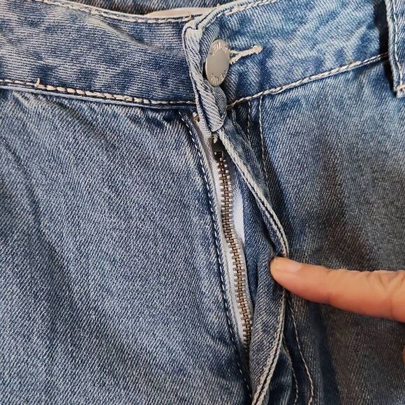 Venus Women's Mid Wash High Rise Ripped Cutout Embellished Denim Jeans Size 18 - Picture 4 of 10